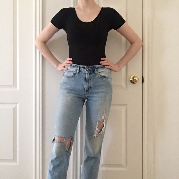 Distressed light wash mom jeans - Picture 4 of 5